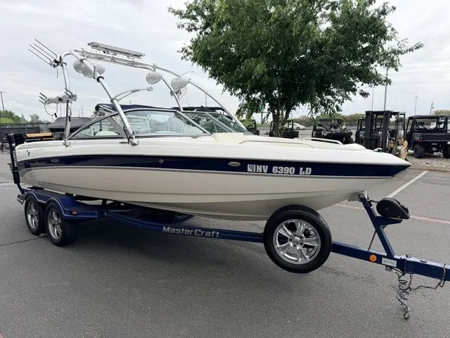 Slide: The Image of MasterCraft MariStar 230 2005 - 4