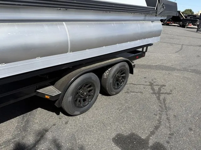 Slide: The Image of Manitou Cruise 20 Max Bench 2025 - 10