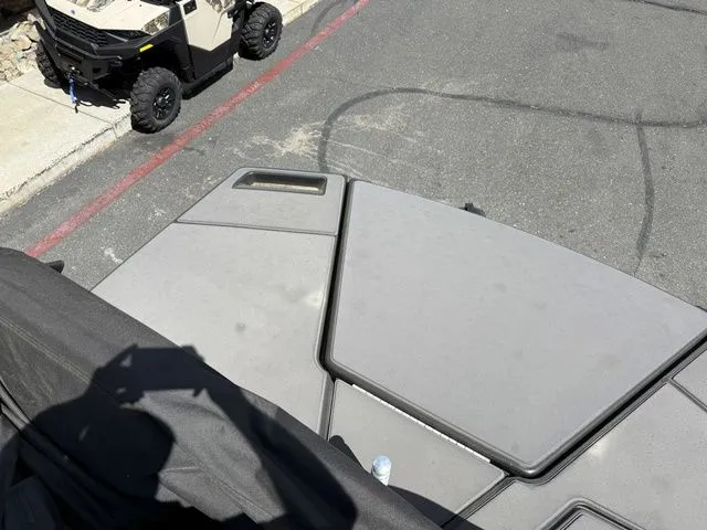 Slide: The Image of Manitou Cruise 20 Max Bench 2025 - 11