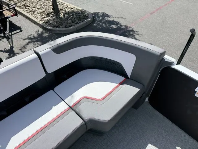 Slide: The Image of Manitou Cruise 20 Max Bench 2025 - 24