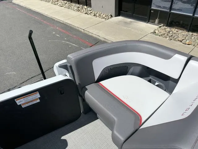 Slide: The Image of Manitou Cruise 20 Max Bench 2025 - 26