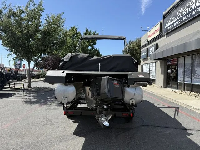 Slide: The Image of Manitou Cruise 20 Max Bench 2025 - 5