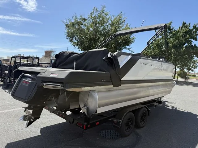 Slide: The Image of Manitou Cruise 20 Max Bench 2025 - 6