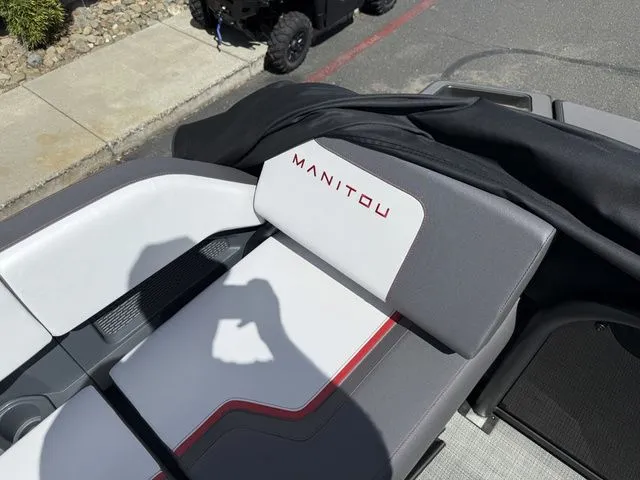 Slide: The Image of Manitou Cruise 20 Max Bench 2025 - 15