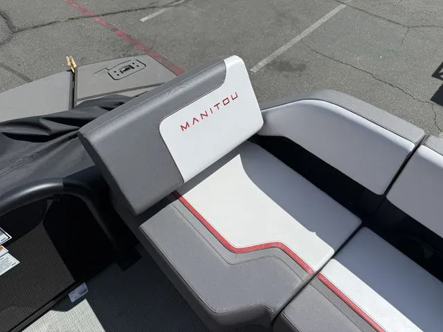 Slide: The Image of Manitou Cruise 20 Max Bench 2025 - 16