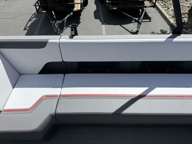 Slide: The Image of Manitou Cruise 20 Max Bench 2025 - 20