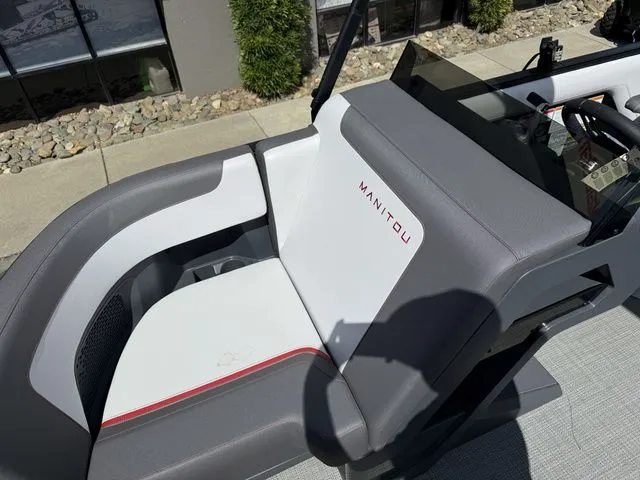 Slide: The Image of Manitou Cruise 20 Max Bench 2025 - 25