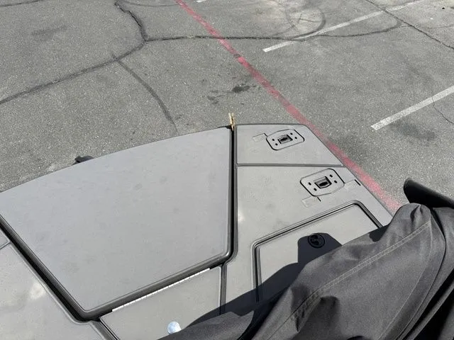 Slide: The Image of Manitou Cruise 20 Max Bench 2025 - 27