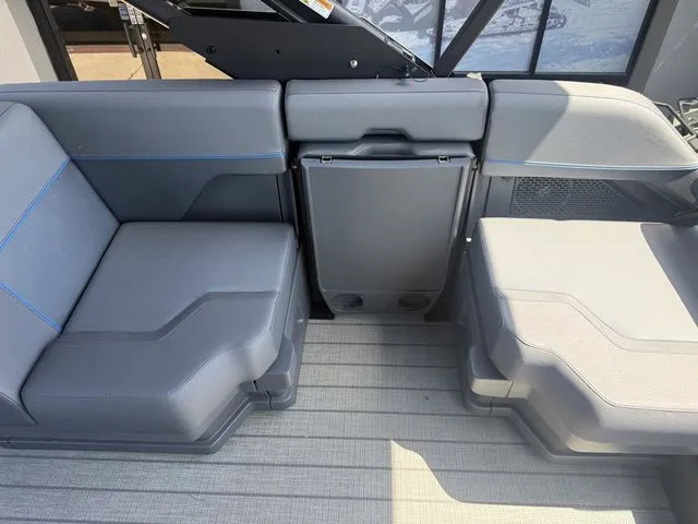 Slide: The Image of Manitou 24' Explore Switchback Stealth 2025 - 19