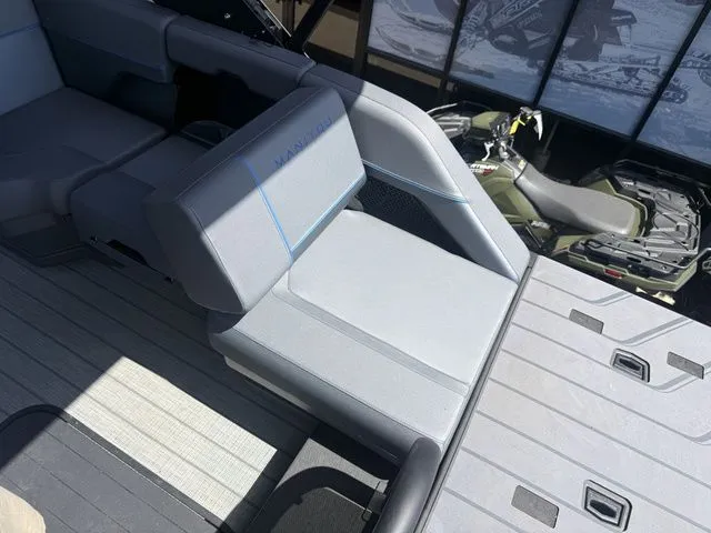Slide: The Image of Manitou 24' Explore Switchback Stealth 2025 - 23