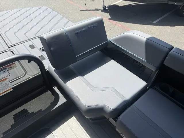 Slide: The Image of Manitou 24' Explore Switchback Stealth 2025 - 27