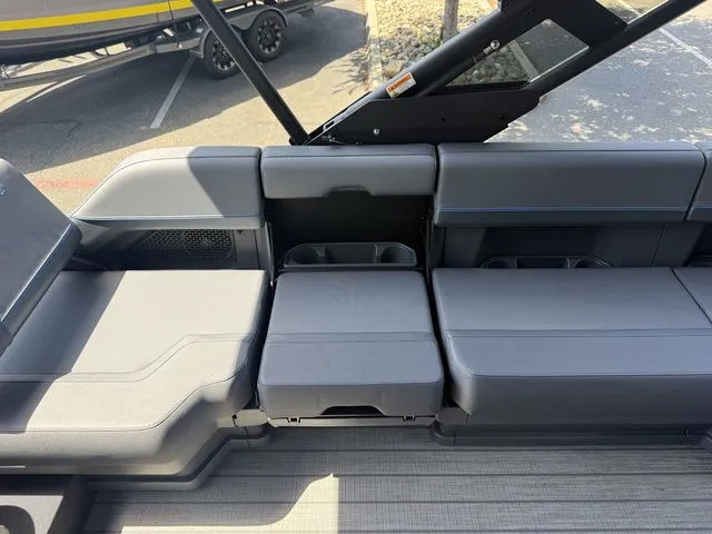 Slide: The Image of Manitou 24' Explore Switchback Stealth 2025 - 28