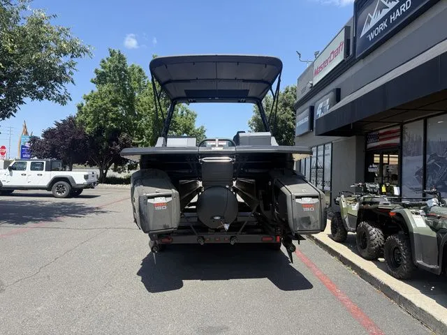 Slide: The Image of Manitou 24' Explore Switchback Stealth 2025 - 4