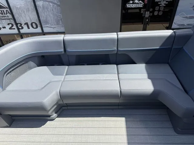 Slide: The Image of Manitou 24' Explore Switchback Stealth 2025 - 41