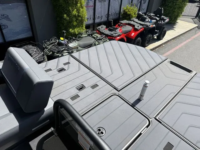 Slide: The Image of Manitou 24' Explore Switchback Stealth 2025 - 45