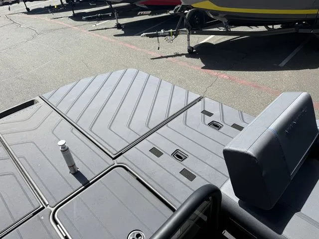 Slide: The Image of Manitou 24' Explore Switchback Stealth 2025 - 46