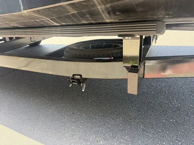 Slide: The Image of Manitou 24' Explore Switchback Stealth 2025 - 9