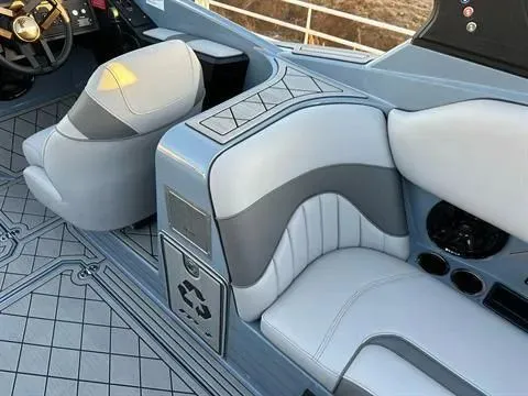 Slide: The Image of MB Sports 25 Alpha B-52 2025 - 19