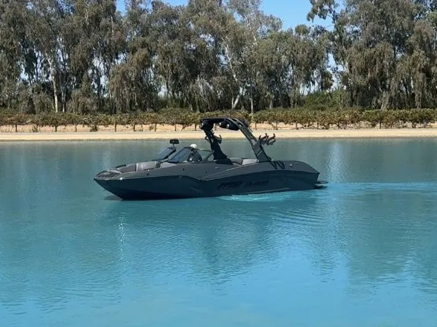 The Image of MB Sports 23 Alpha B52 2026 - 1