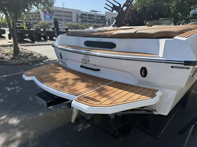 Slide: The Image of MB Sports B52 23 CLASSIC LTD 2026 - 14