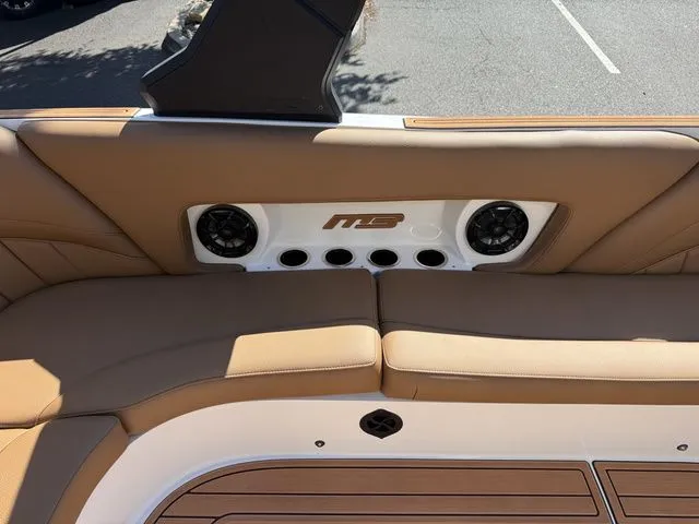 Slide: The Image of MB Sports B52 23 CLASSIC LTD 2026 - 23