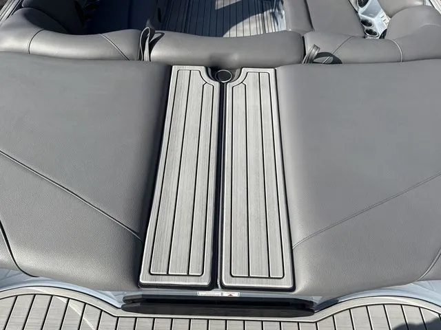 Slide: The Image of MB Sports B52 23 CLASSIC LTD 2026 - 11