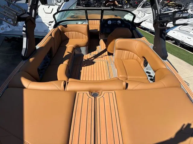 Slide: The Image of MB Sports B52 23 CLASSIC LTD 2026 - 4