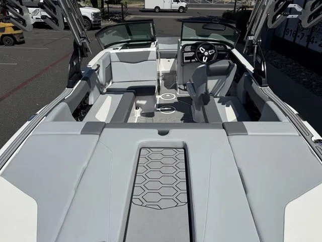 Slide: The Image of MasterCraft NXT20 2025 - 15