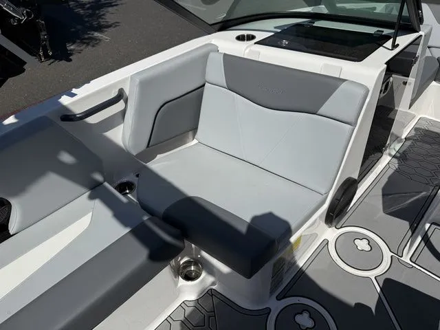 Slide: The Image of MasterCraft NXT20 2025 - 23