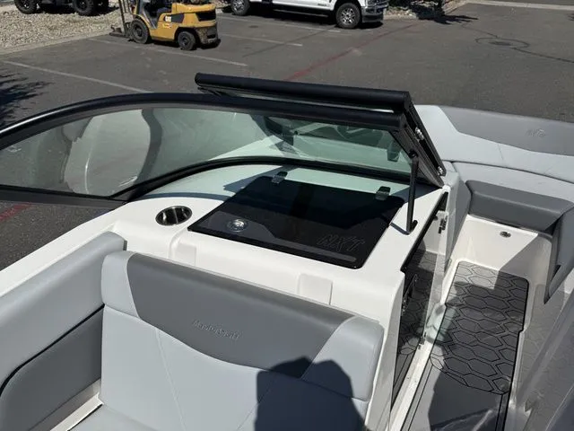 Slide: The Image of MasterCraft NXT20 2025 - 24