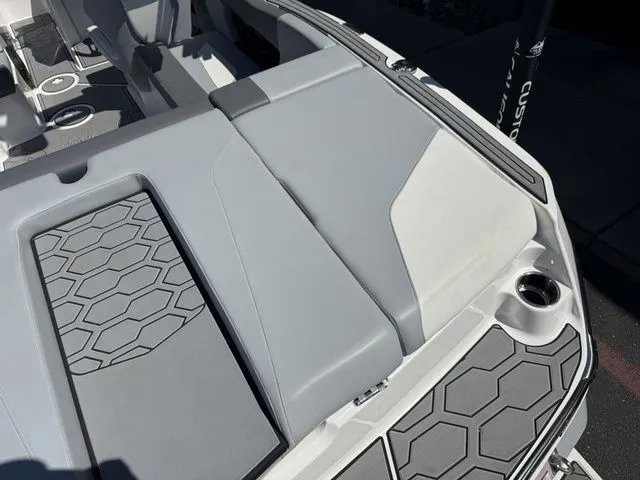 Slide: The Image of MasterCraft NXT20 2025 - 29