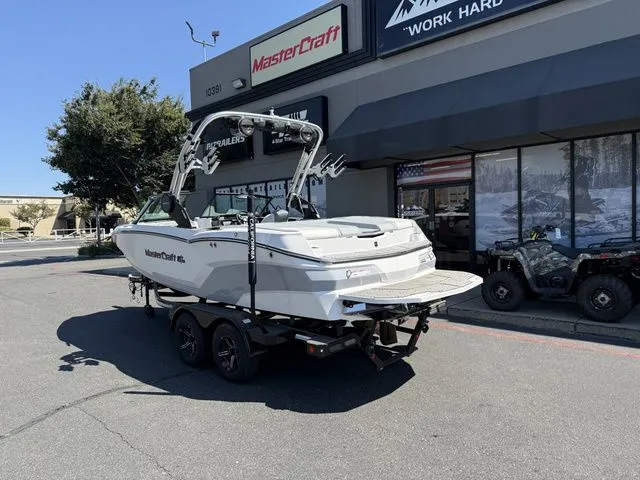 Slide: The Image of MasterCraft NXT20 2025 - 6