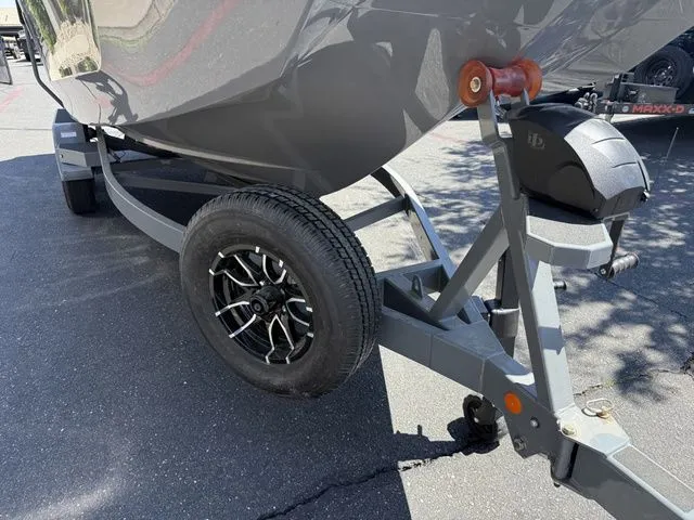 Slide: The Image of MasterCraft XT22 2025 - 12