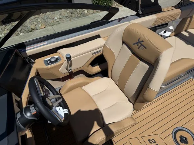 Slide: The Image of MasterCraft XT22 2025 - 19