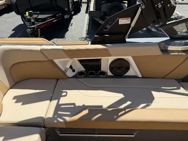 Slide: The Image of MasterCraft XT22 2025 - 24