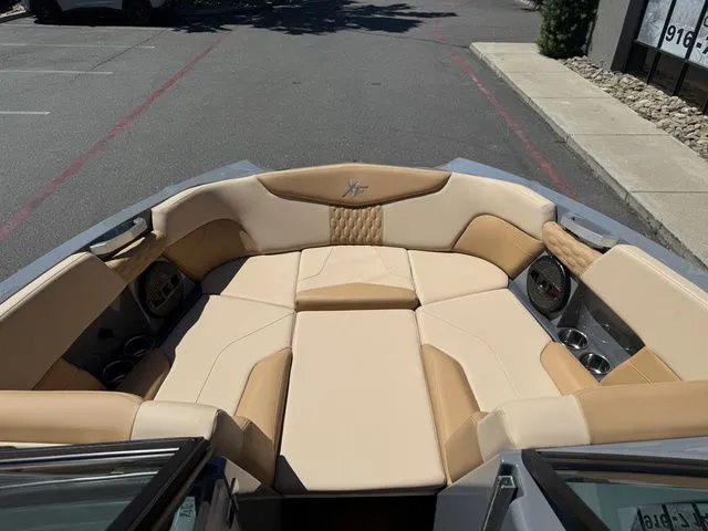 Slide: The Image of MasterCraft XT22 2025 - 27