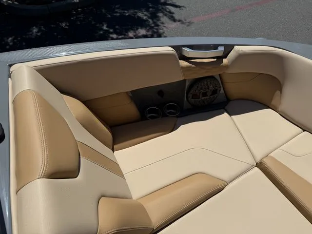 Slide: The Image of MasterCraft XT22 2025 - 28