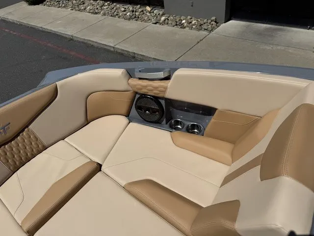 Slide: The Image of MasterCraft XT22 2025 - 30