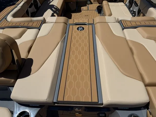 Slide: The Image of MasterCraft XT22 2025 - 31