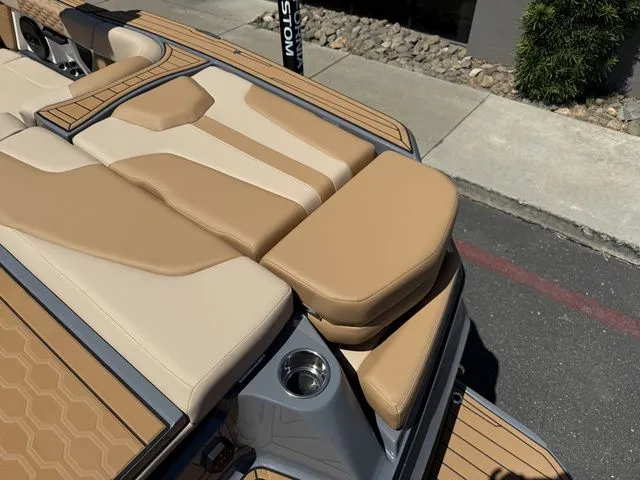 Slide: The Image of MasterCraft XT22 2025 - 32