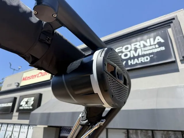 Slide: The Image of MasterCraft XT22 2025 - 34