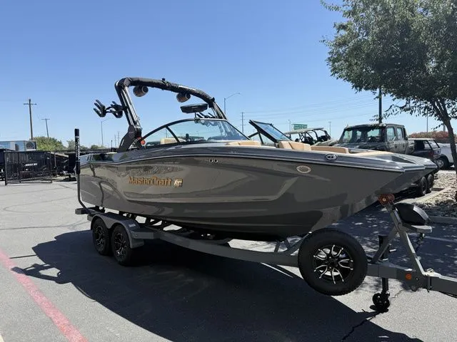 Slide: The Image of MasterCraft XT22 2025 - 9