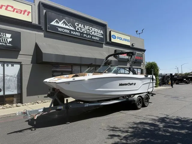 The Image of MasterCraft XT24 2025 - 1