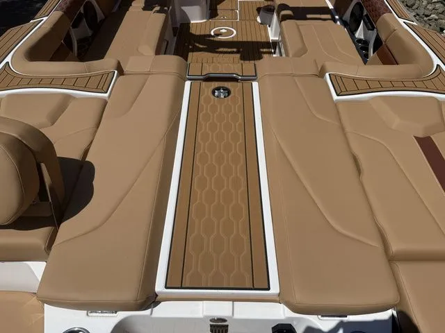 Slide: The Image of MasterCraft XT24 2025 - 18