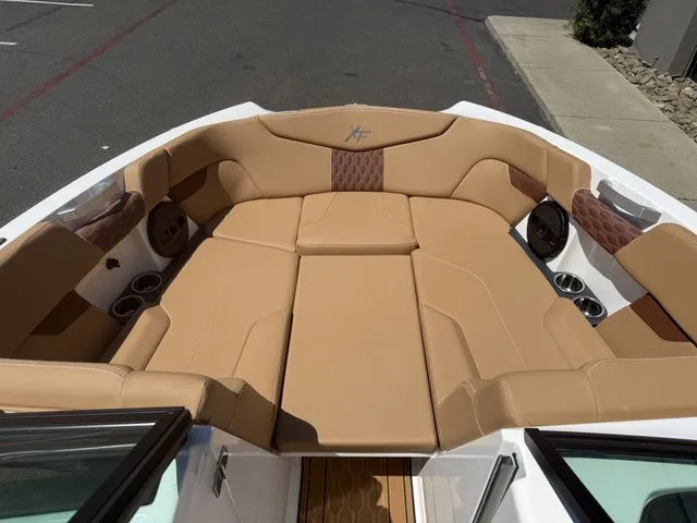 Slide: The Image of MasterCraft XT24 2025 - 32