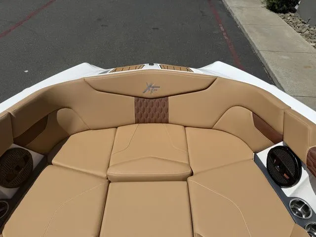 Slide: The Image of MasterCraft XT24 2025 - 34