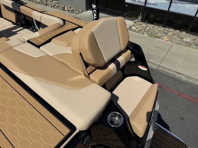 Slide: The Image of MasterCraft XT24 2025 - 18