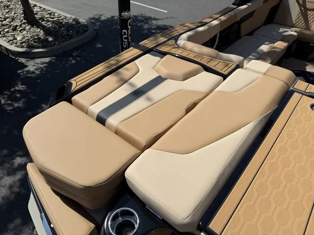 Slide: The Image of MasterCraft XT24 2025 - 20