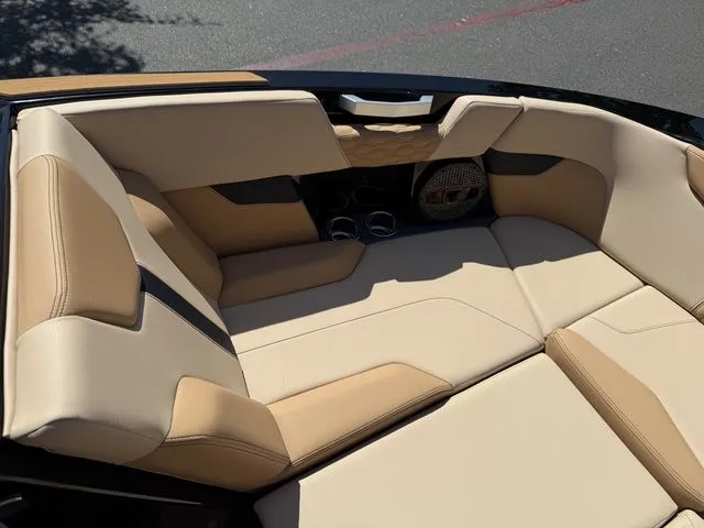 Slide: The Image of MasterCraft XT24 2025 - 34