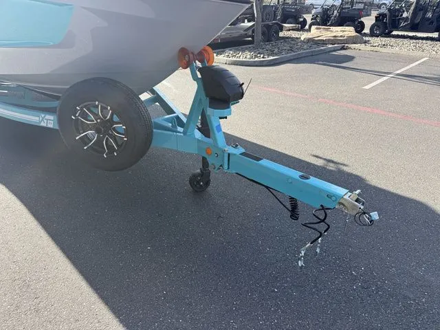 Slide: The Image of MasterCraft XT23 2026 - 10